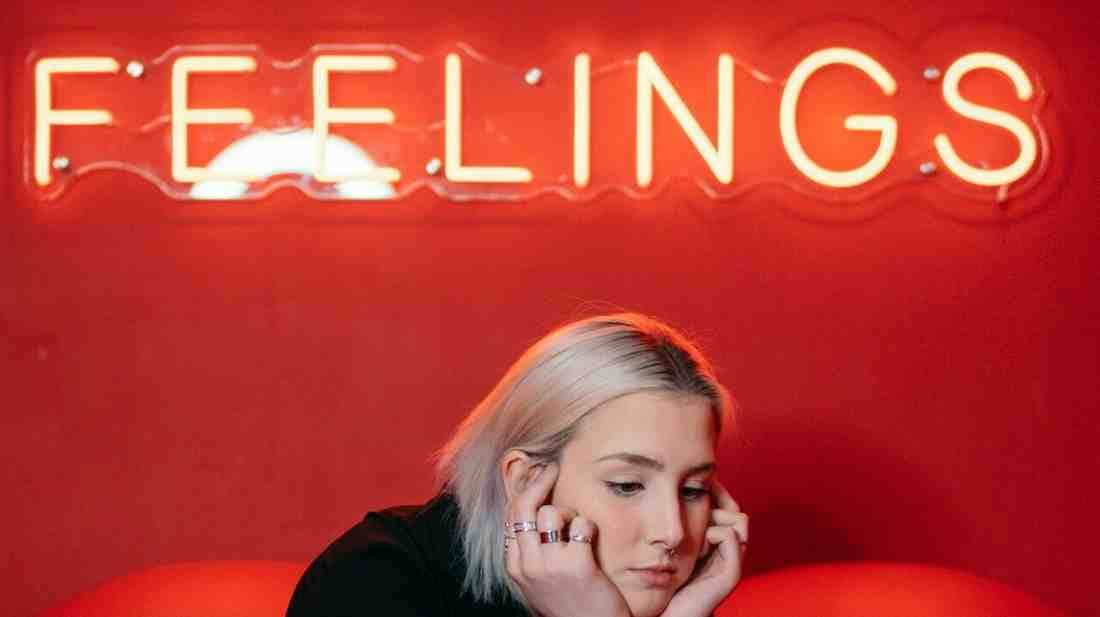 Describe a person who shows his/her feelings very openly