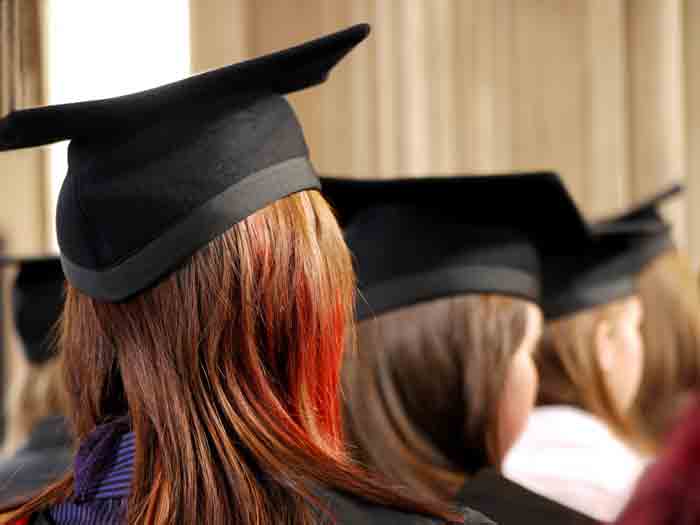 Having a good university degree guarantees people a good job. To what extent do you agree?